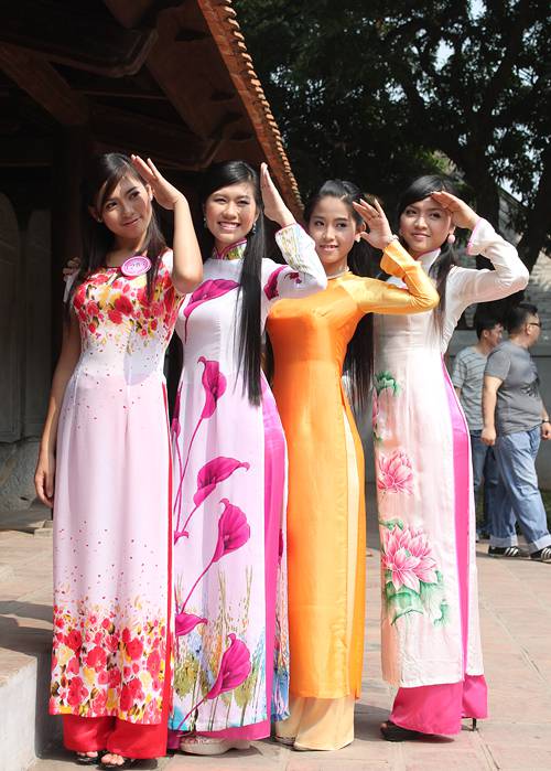 cho-thue-ao-dai-thiet-ke-cho-le-an-hoi_compressed